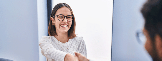 Vrouw die naam onthoudt